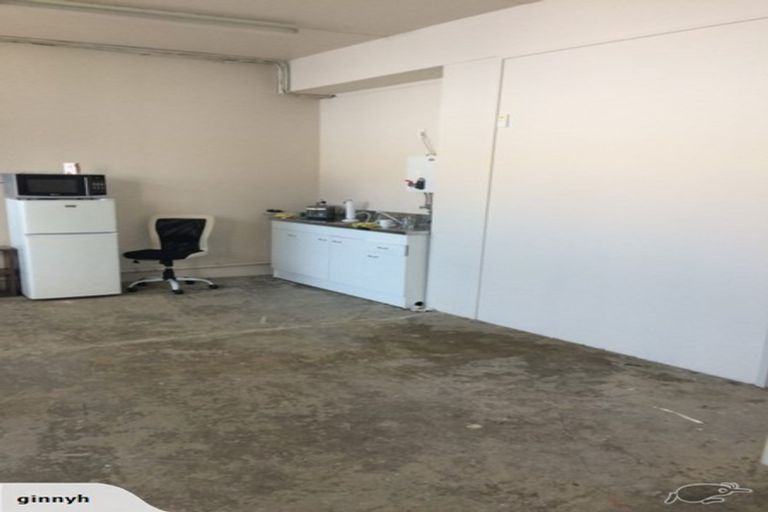 Photo of property in 264 Great North Road, Henderson, Auckland, 0612