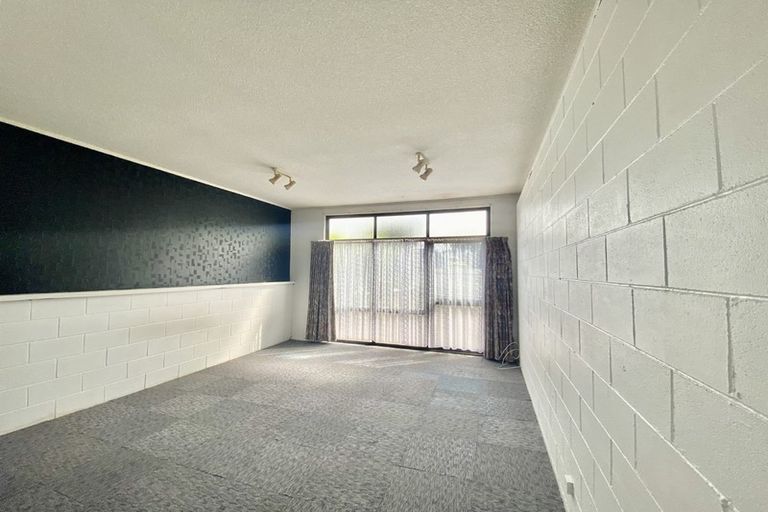 Photo of property in 23 Hazards Road, Weymouth, Auckland, 2103