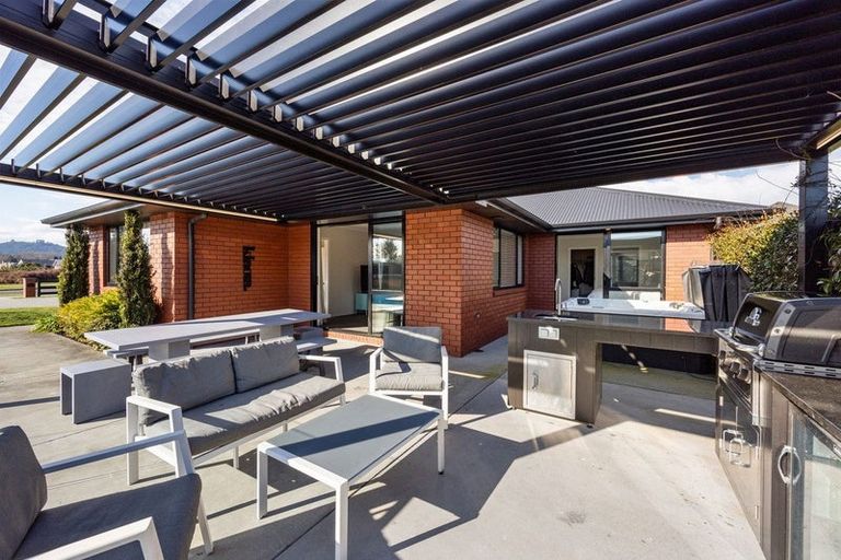 Photo of property in 15 Moemoea Place, Cambridge, 3434