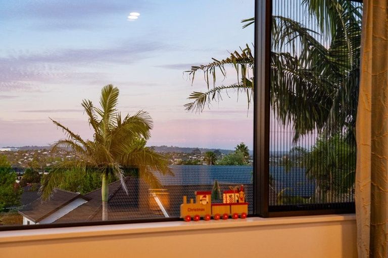 Photo of property in 152b Luckens Road, West Harbour, Auckland, 0618