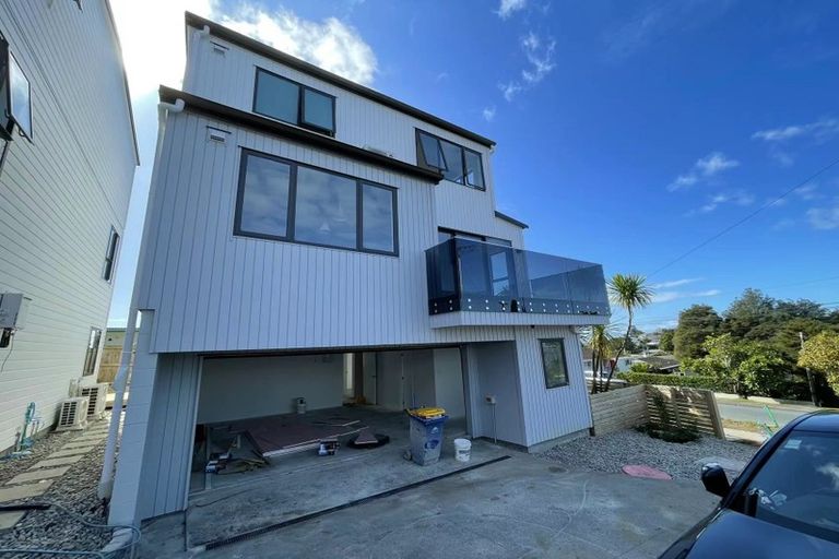 Photo of property in 1b Tui Glen Road, Birkenhead, Auckland, 0626