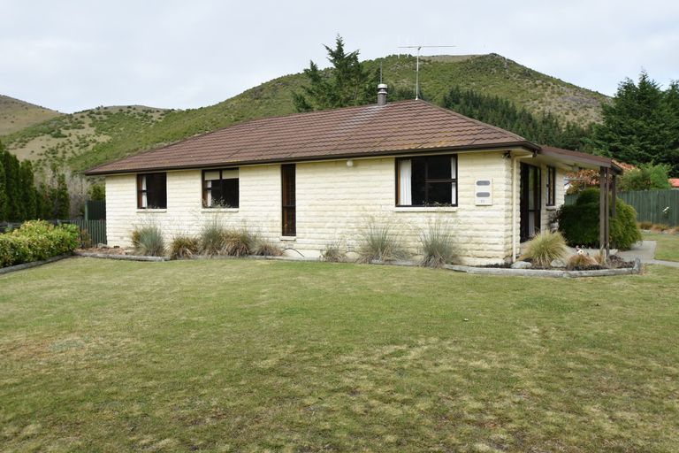 Photo of property in 11 Saint Cuthbert Place, Omarama, 9412