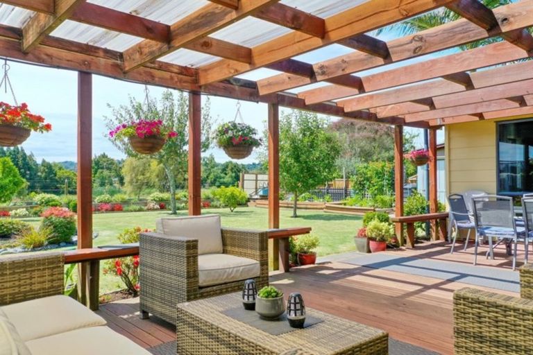 Photo of property in 35 Edgewater Grove, Whakatane, 3120