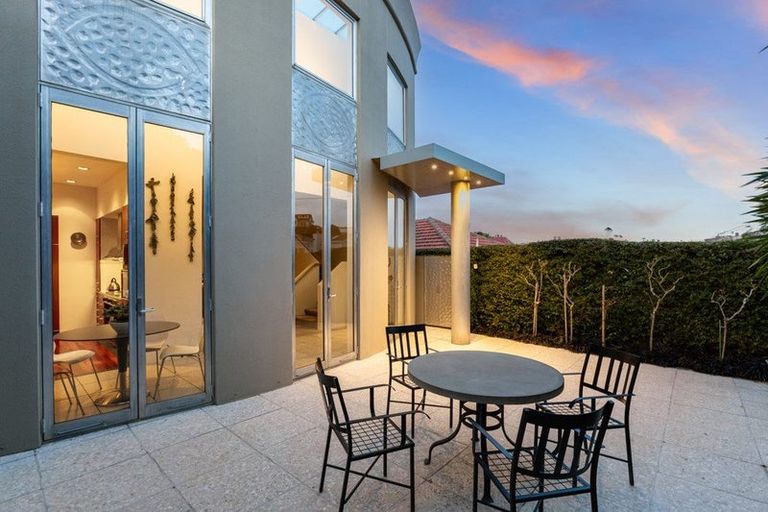 Photo of property in 6 Wesley Road, Kelburn, Wellington, 6012