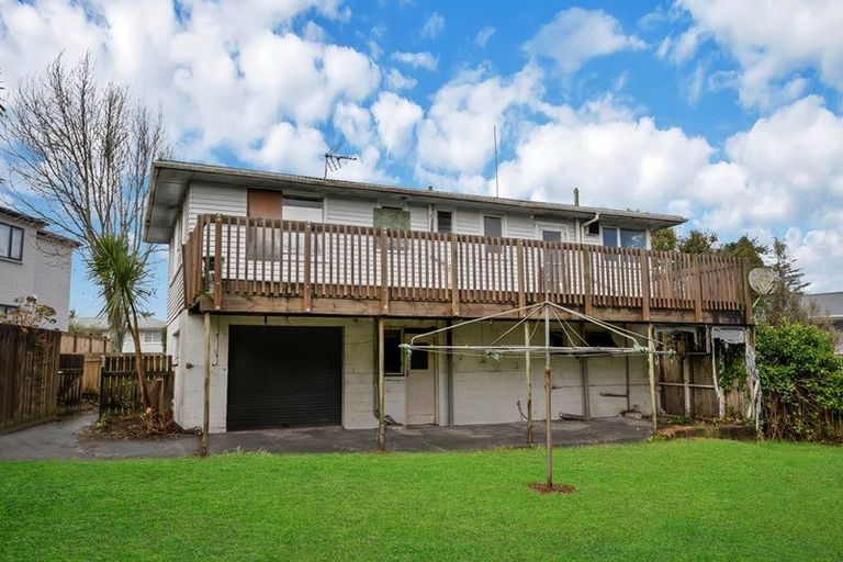 Photo of property in 12 Ozich Avenue, Te Atatu South, Auckland, 0610