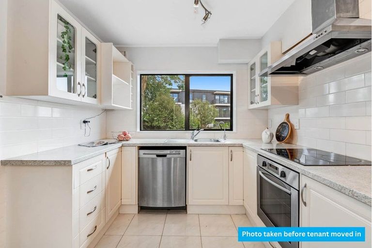 Photo of property in 1/1 Tern Place, Unsworth Heights, Auckland, 0632