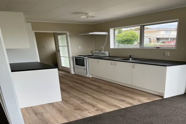 Photo of property in 2/19 Solar Road, Glen Eden, Auckland, 0602