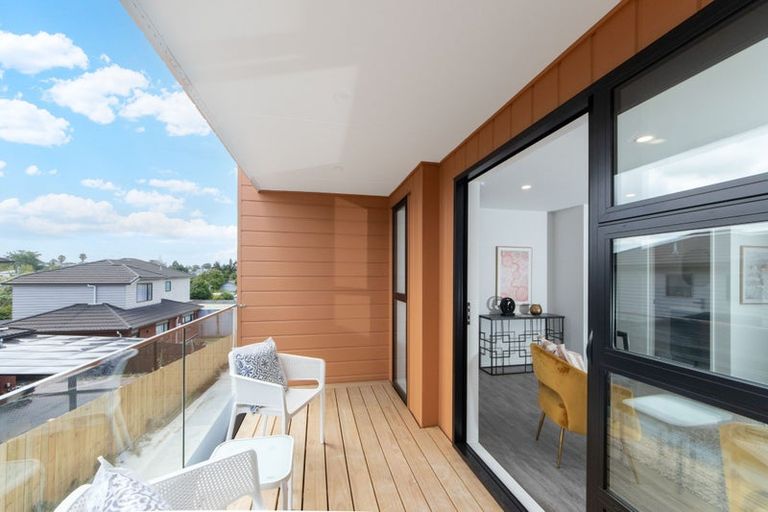 Photo of property in 3153 Great North Road, New Lynn, Auckland, 0600