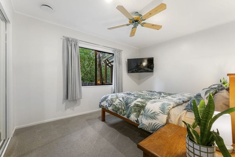 Photo of property in 2/18 Atlantis Place, Totara Vale, Auckland, 0629