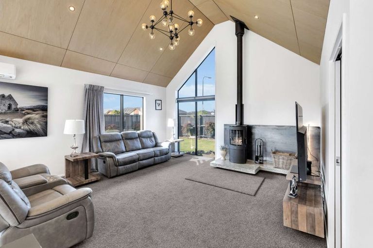 Photo of property in 22 Longcot Drive, Rolleston, 7615