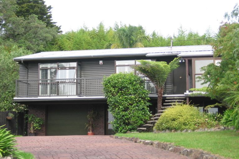 Photo of property in 17 Deane Avenue, Titirangi, Auckland, 0604