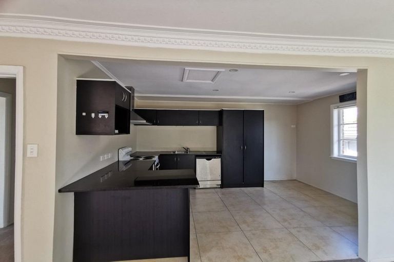 Photo of property in 52 Churchill Avenue, Manurewa, Auckland, 2102