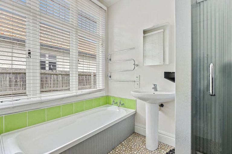 Photo of property in 100 Innes Road, St Albans, Christchurch, 8052