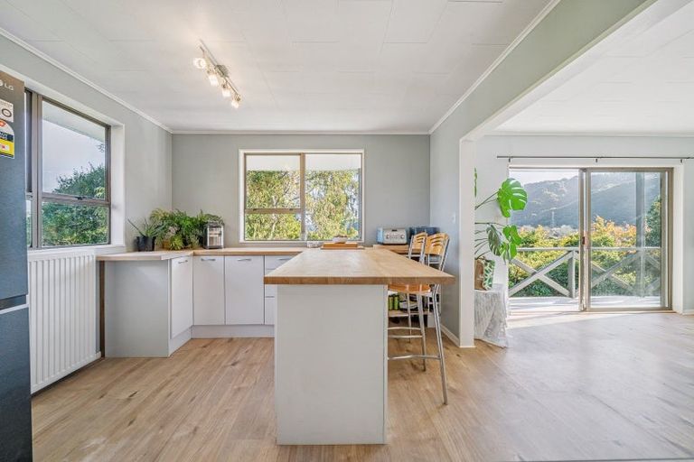 Photo of property in 11 Roband Crescent, Brown Owl, Upper Hutt, 5018