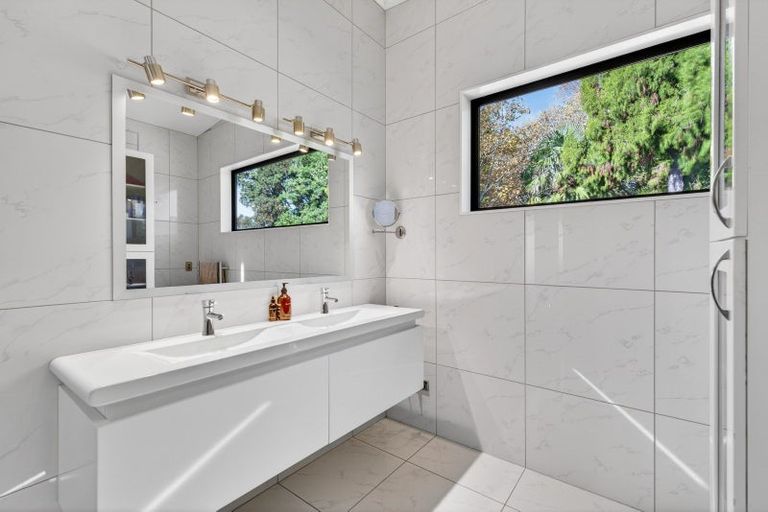 Photo of property in 27 Jervois Road, Jervoistown, Napier, 4112