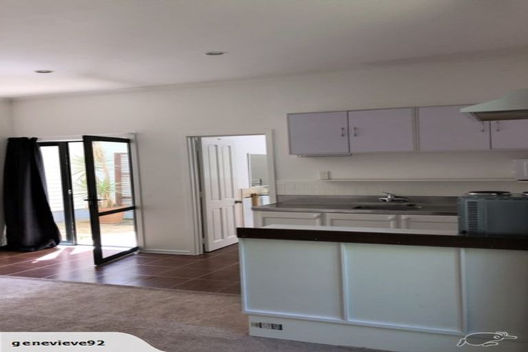 Photo of property in 50a Megan Avenue, Pakuranga Heights, Auckland, 2010