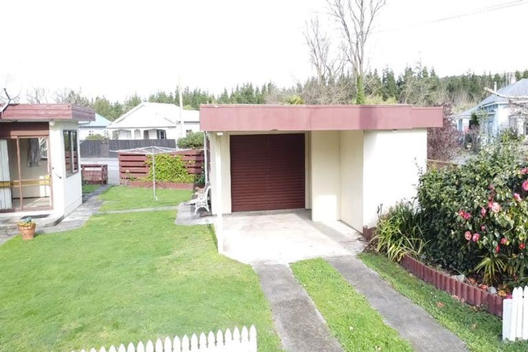 Photo of property in 1 Waverley Street, Waipawa, 4210
