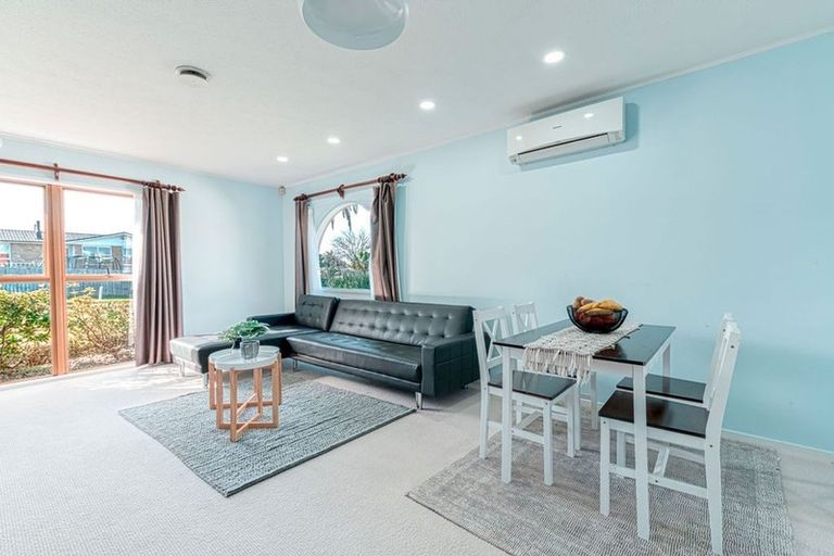 Photo of property in 2/63 Walworth Avenue, Pakuranga Heights, Auckland, 2010