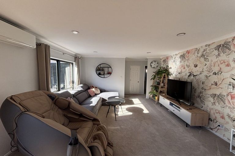 Photo of property in 38b Hetherington Road, Ranui, Auckland, 0612