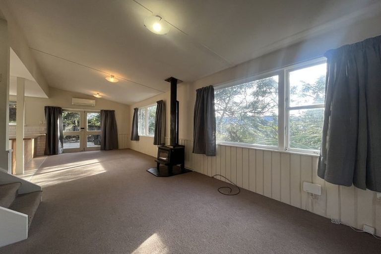 Photo of property in 82 Moeraki Road, Maoribank, Upper Hutt, 5018