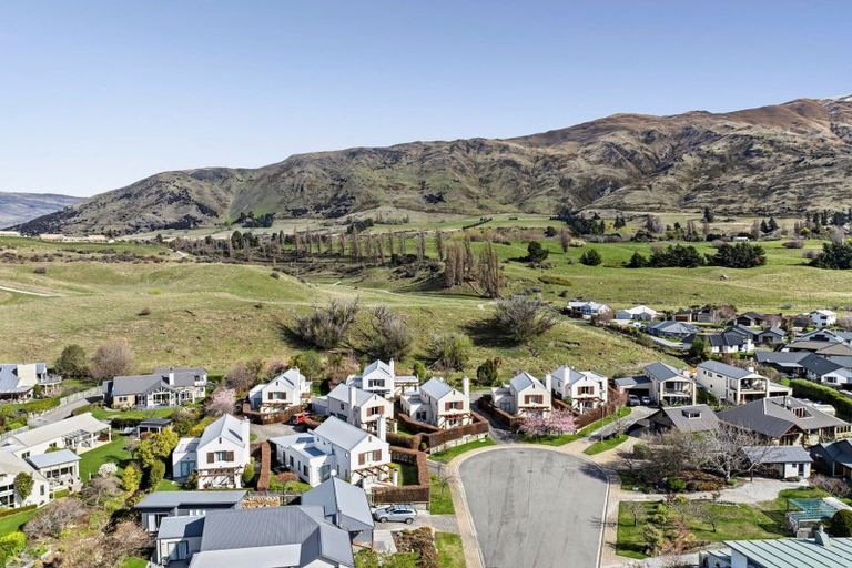 Photo of property in 13 Meadowbrook Place, Wanaka, 9305