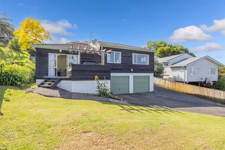 Photo of property in 1/11 Atlantis Place, Totara Vale, Auckland, 0629