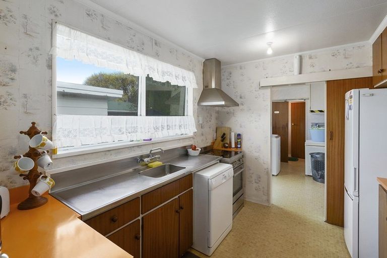 Photo of property in 33 Somerset Crescent, Highbury, Palmerston North, 4412