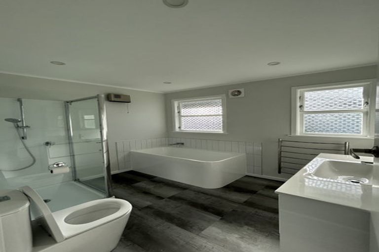 Photo of property in 74 Akaroa Drive, Maupuia, Wellington, 6022