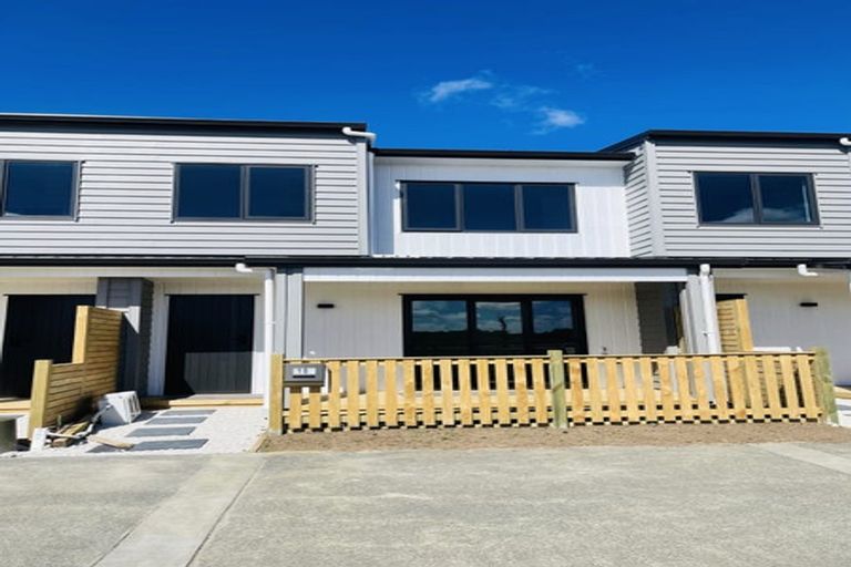 Photo of property in 18 Mene Way, Karaka, 2113