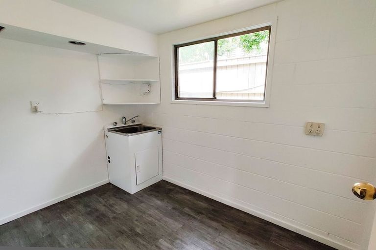 Photo of property in 17 Busby Hill, Havelock North, 4130