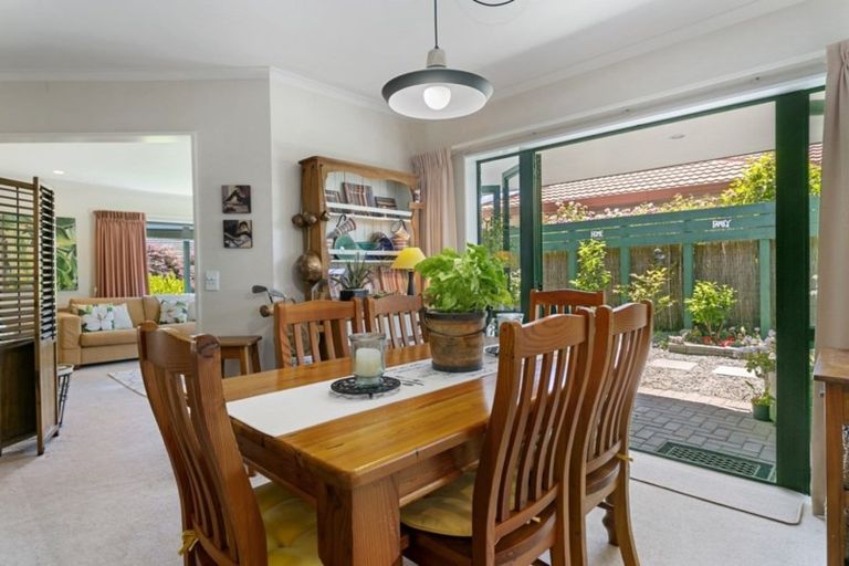 Photo of property in 30 Fairview Terrace, Waipahihi, Taupo, 3330