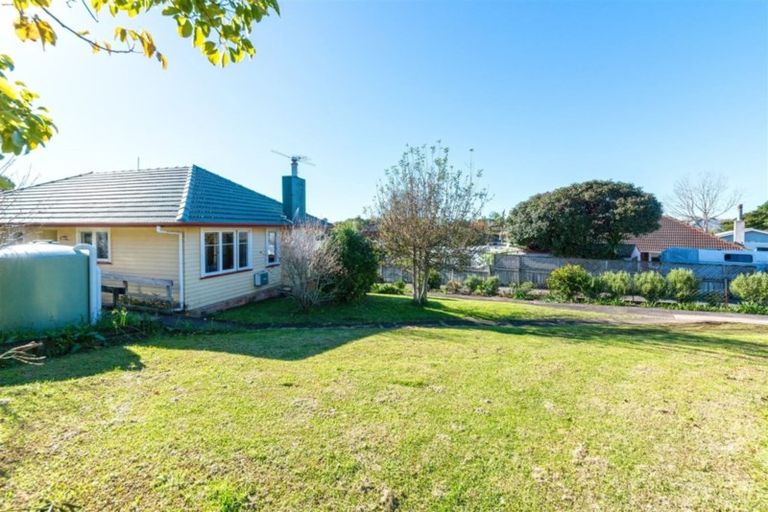 Photo of property in 7 Beaufield Lane, Te Atatu Peninsula, Auckland, 0610