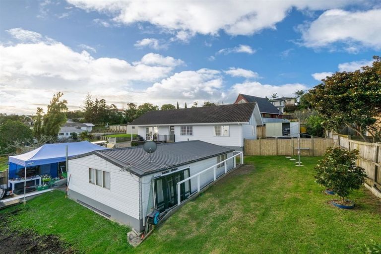 Photo of property in 44 Glenbervie Crescent, Massey, Auckland, 0614