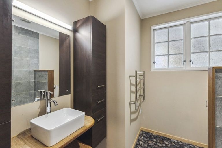 Photo of property in 37 Kapanui Road, Waikanae, 5036