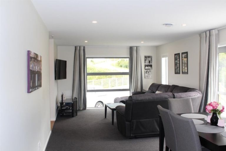 Photo of property in 2 Hull Place, Whitby, Porirua, 5024