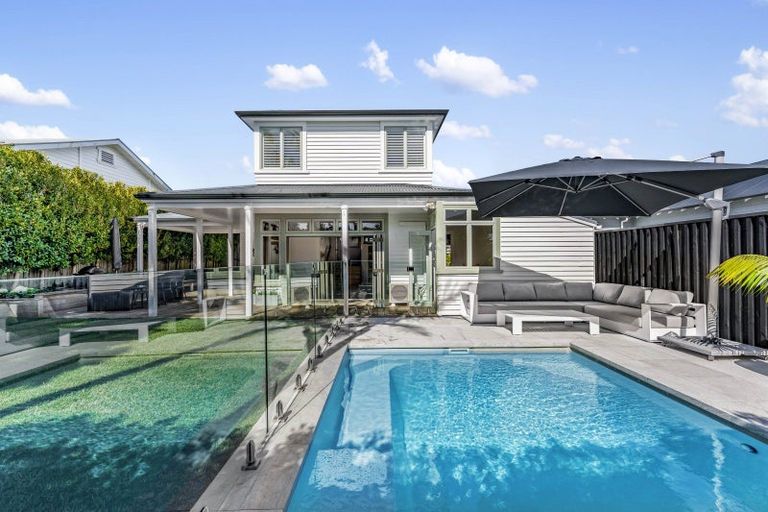 Photo of property in 2a Egremont Street, Belmont, Auckland, 0622