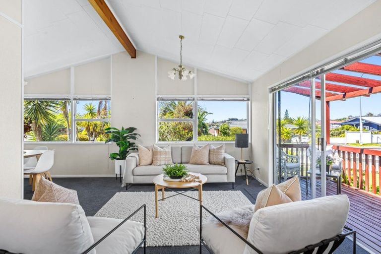 Photo of property in 35 Fairway Avenue, Red Beach, 0932