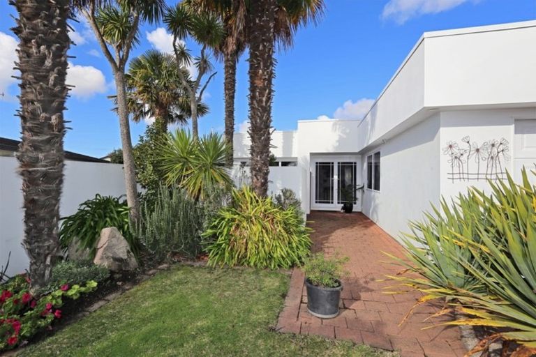 Photo of property in 5 Cadogan Lane, Taradale, Napier, 4112