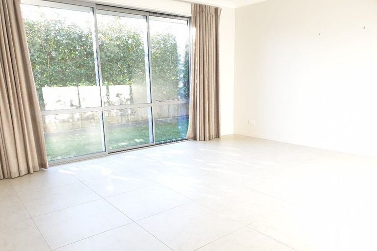 Photo of property in 5 Kelmore Place, Schnapper Rock, Auckland, 0632