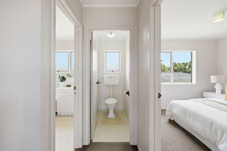 Photo of property in 1/34 Shanaway Rise, Hillcrest, Auckland, 0627