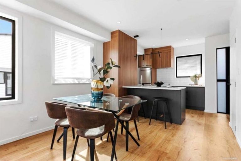 Photo of property in 3/85 Royal View Road, Te Atatu South, Auckland, 0610