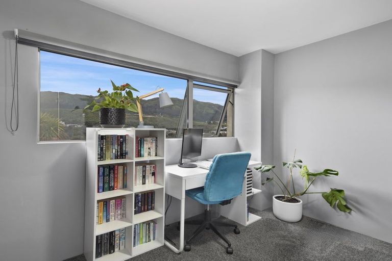 Photo of property in 25a Bell Street, Tawa, Wellington, 5028