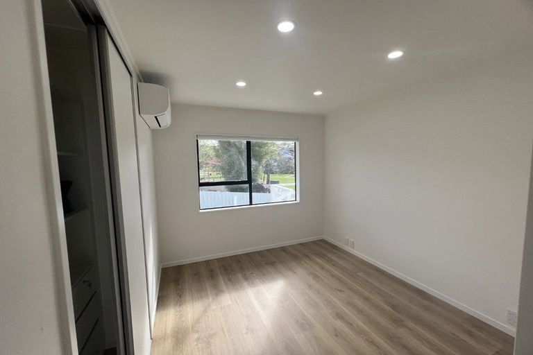 Photo of property in 1/54 Trias Road, Totara Vale, Auckland, 0629