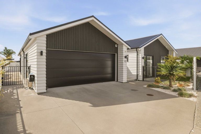 Photo of property in 12 Mida Close, Papamoa Beach, Papamoa, 3118