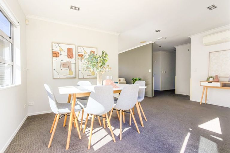 Photo of property in 11 Yarnbrook Grove, Churton Park, Wellington, 6037