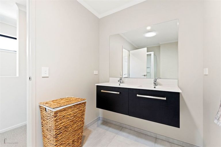 Photo of property in 4 Peihana Road, Hobsonville, Auckland, 0616