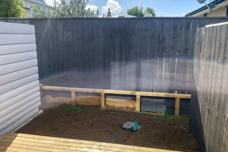 Photo of property in 3/5 Hikurangi Street, Te Atatu Peninsula, Auckland, 0610