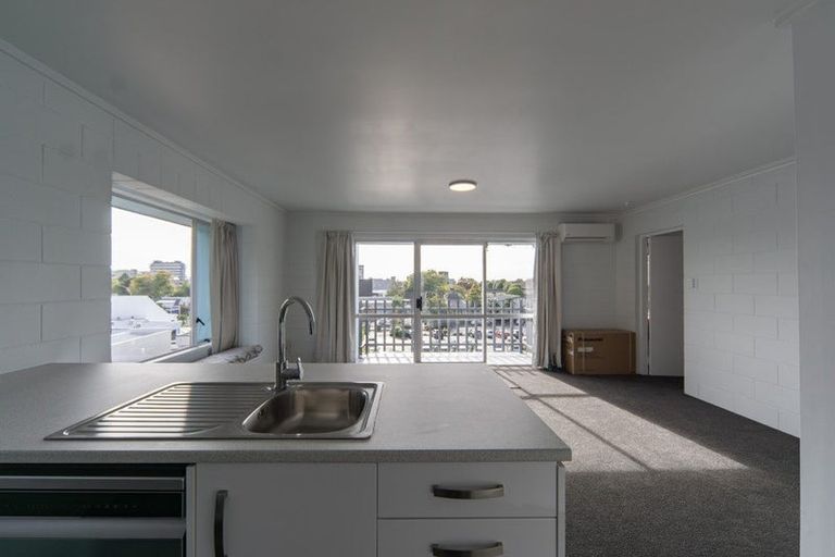 Photo of property in 3/2 Ruakiwi Road, Hamilton Lake, Hamilton, 3204