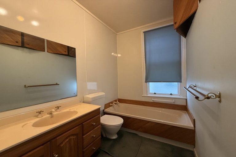 Photo of property in 77 Washington Avenue, Brooklyn, Wellington, 6021