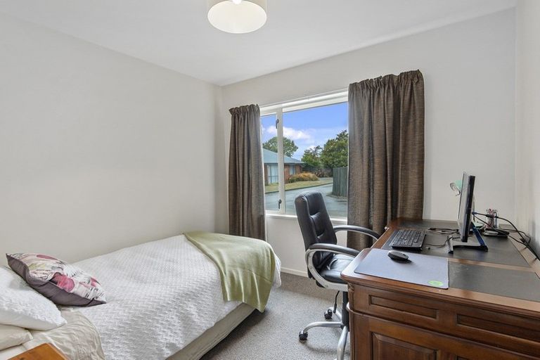 Photo of property in 2 Magnolia Lane, St Albans, Christchurch, 8052